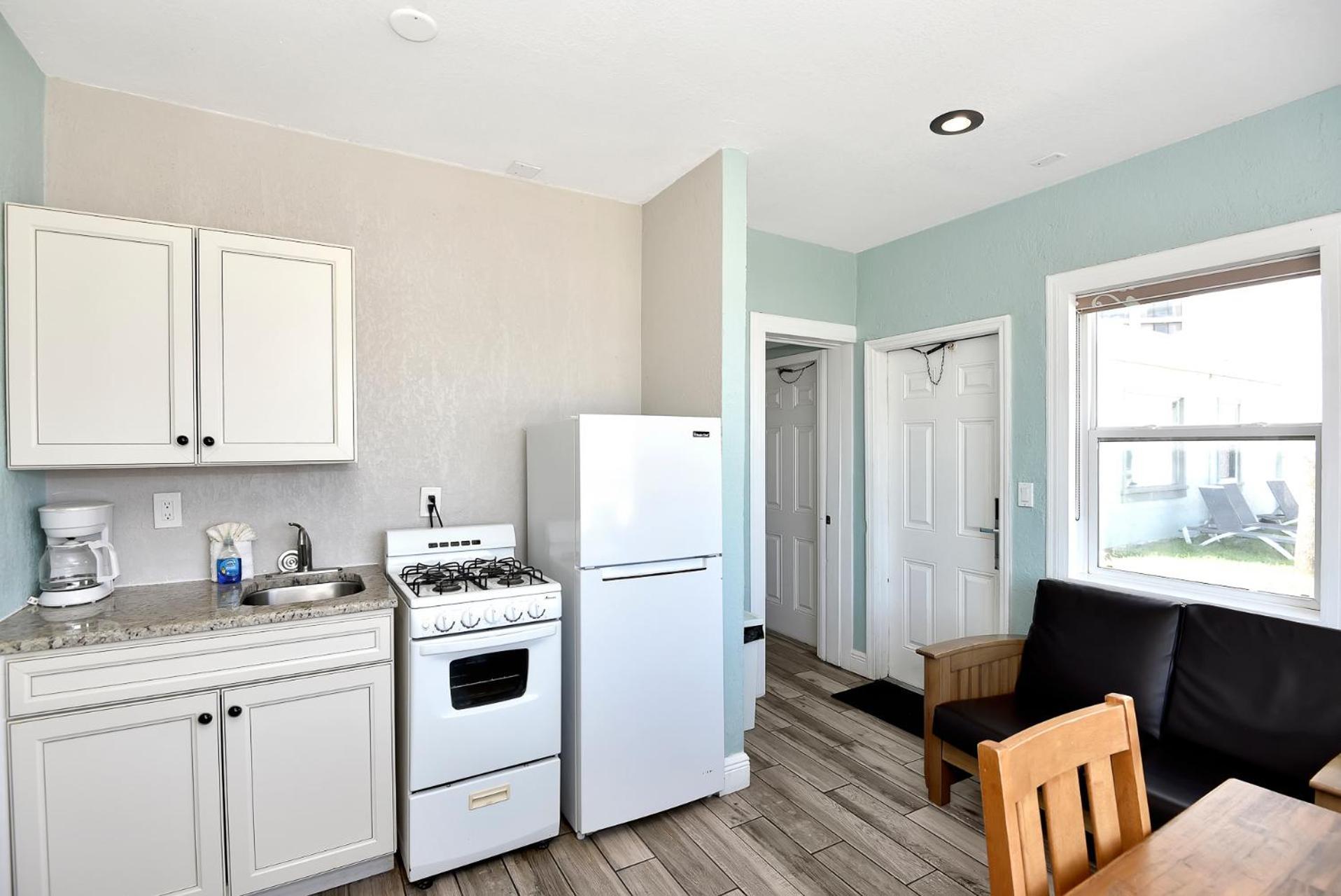 Shoreline Suites & Cabana Cottages - Beachfront Daytona Beach Extérieur photo